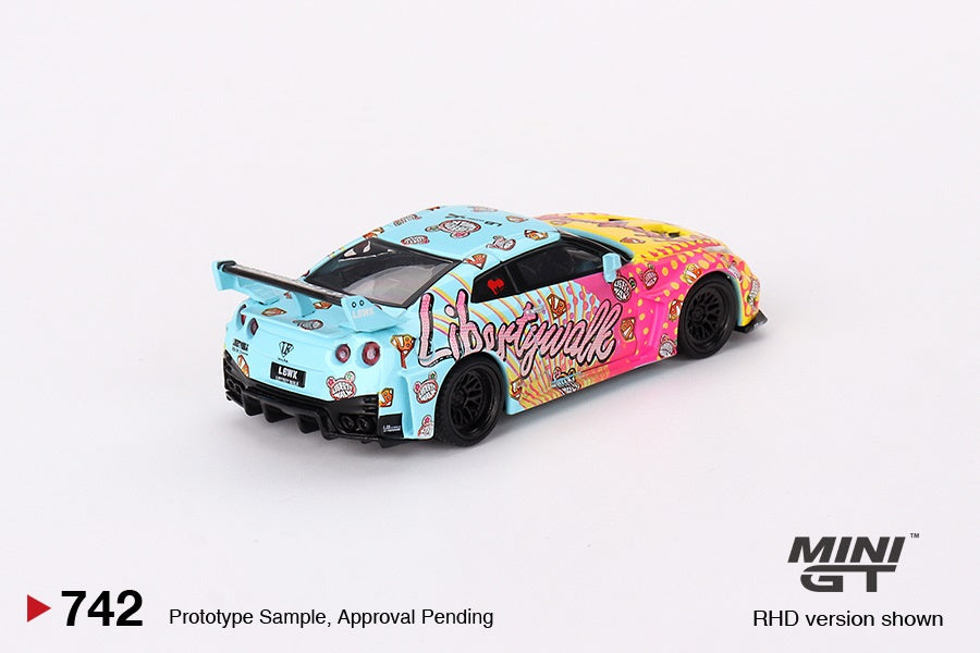 Mini-GT LB-Silhouette WORKS GT NISSAN 35GT-RR Ver.1 LBWK KUMA #742