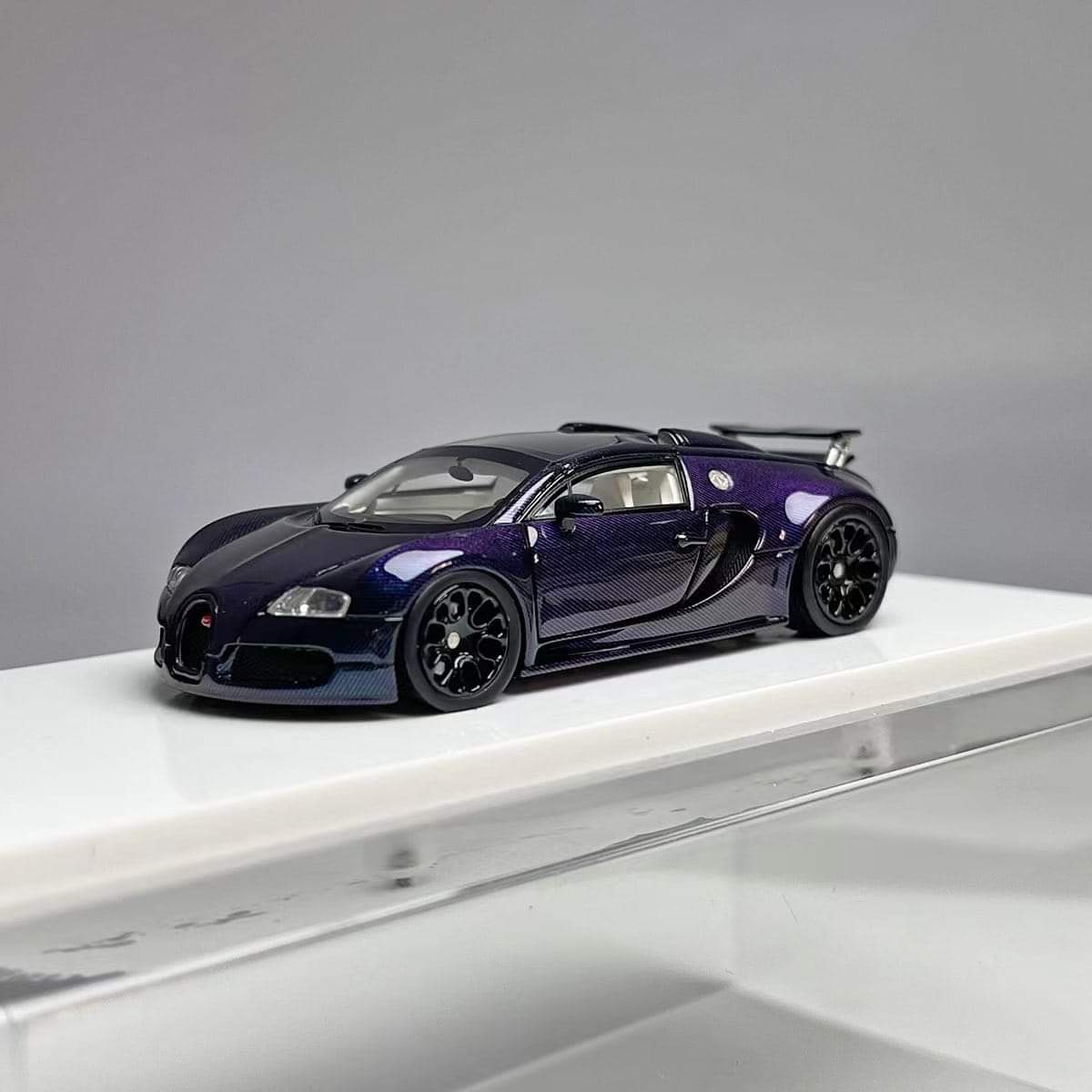 LJM Bugatti Veyron resin model