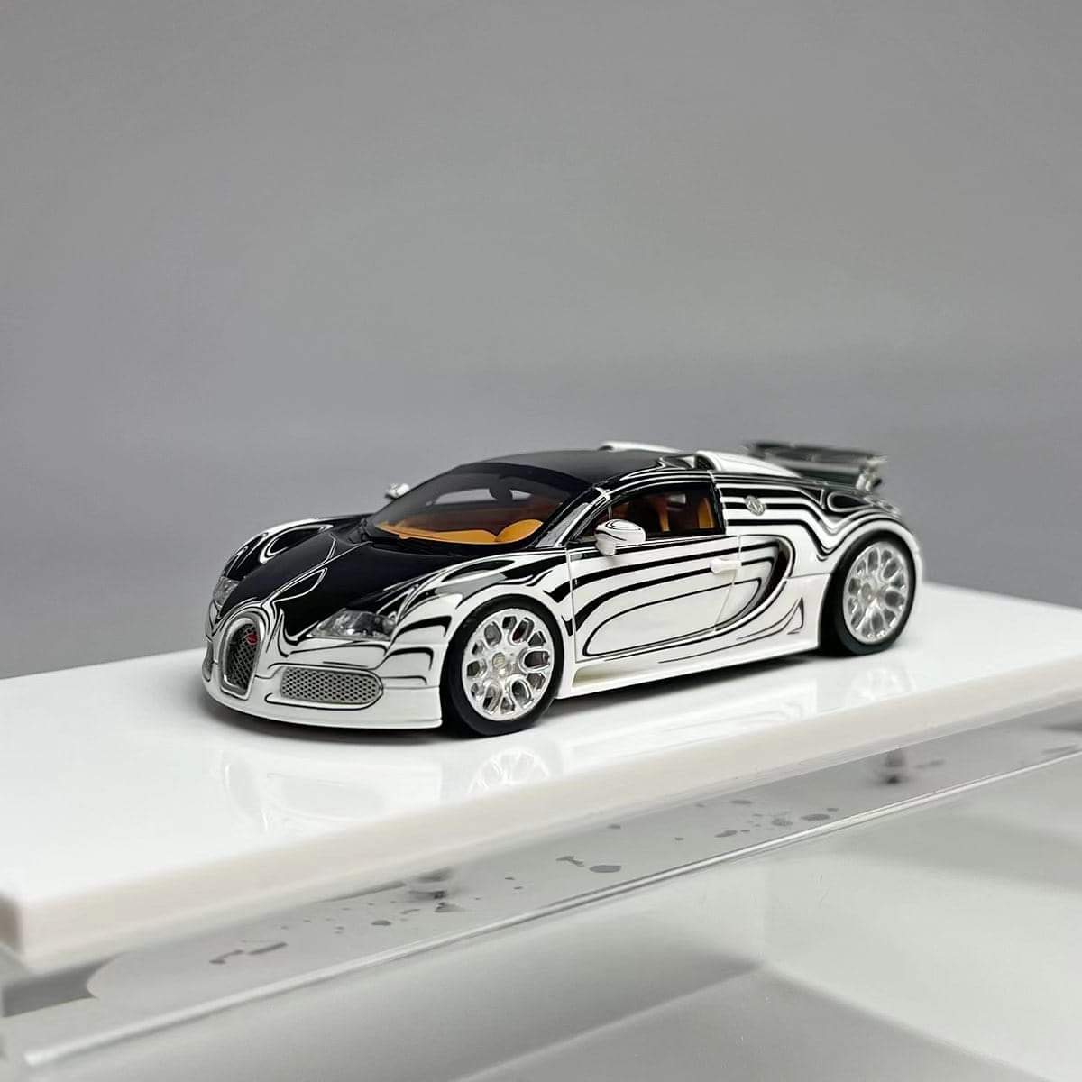LJM Bugatti Veyron resin model