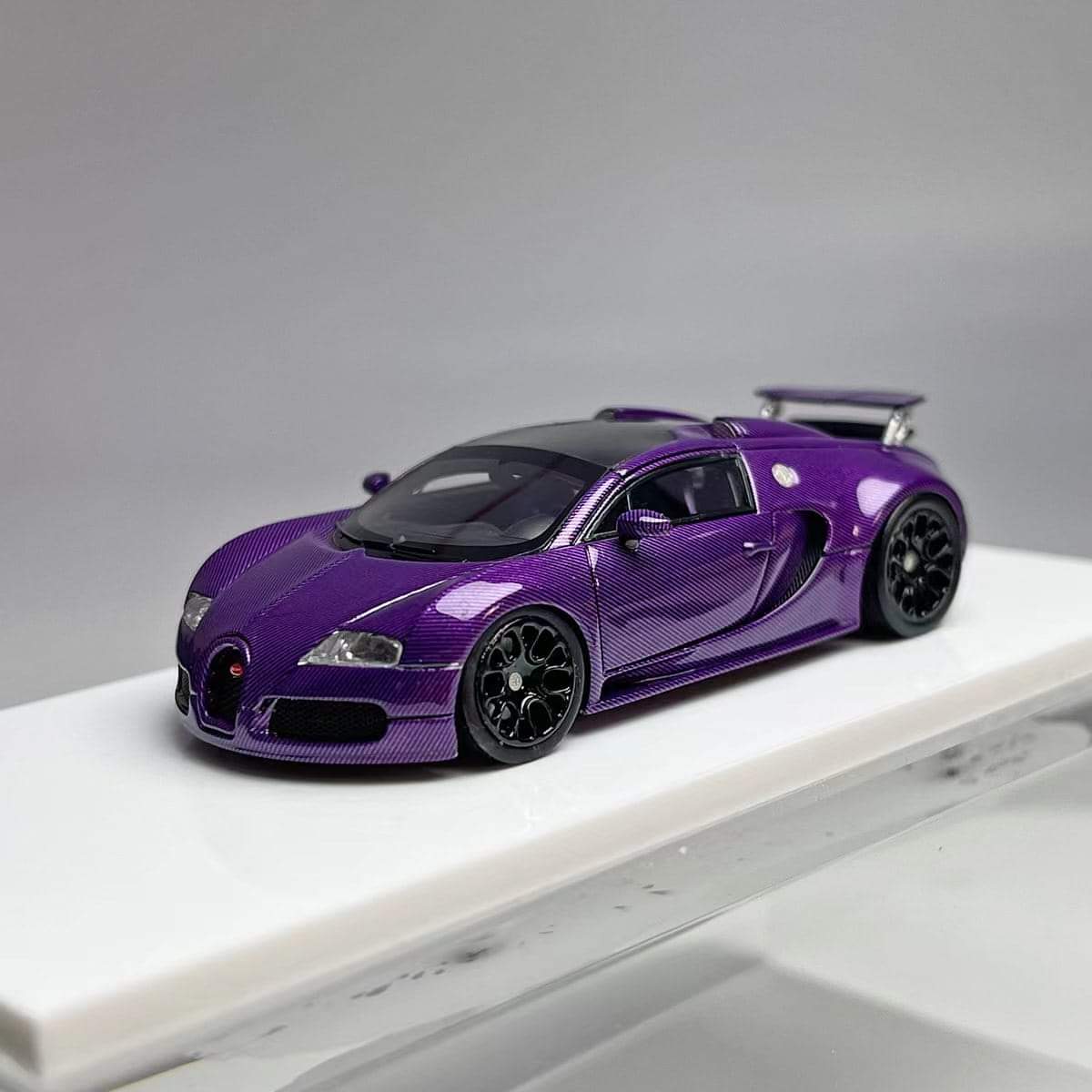 LJM Bugatti Veyron resin model