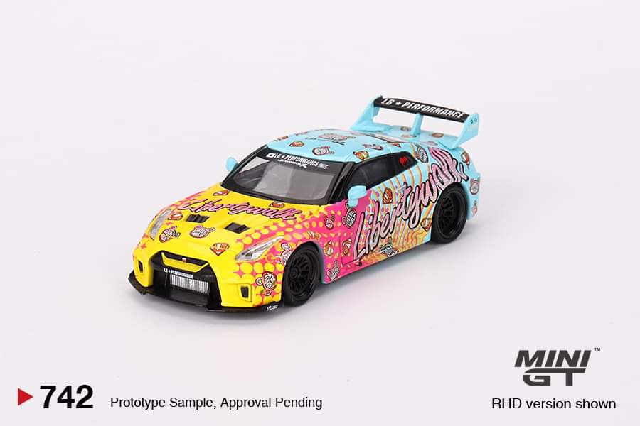 Mini-GT LB-Silhouette WORKS GT NISSAN 35GT-RR Ver.1 LBWK KUMA #742