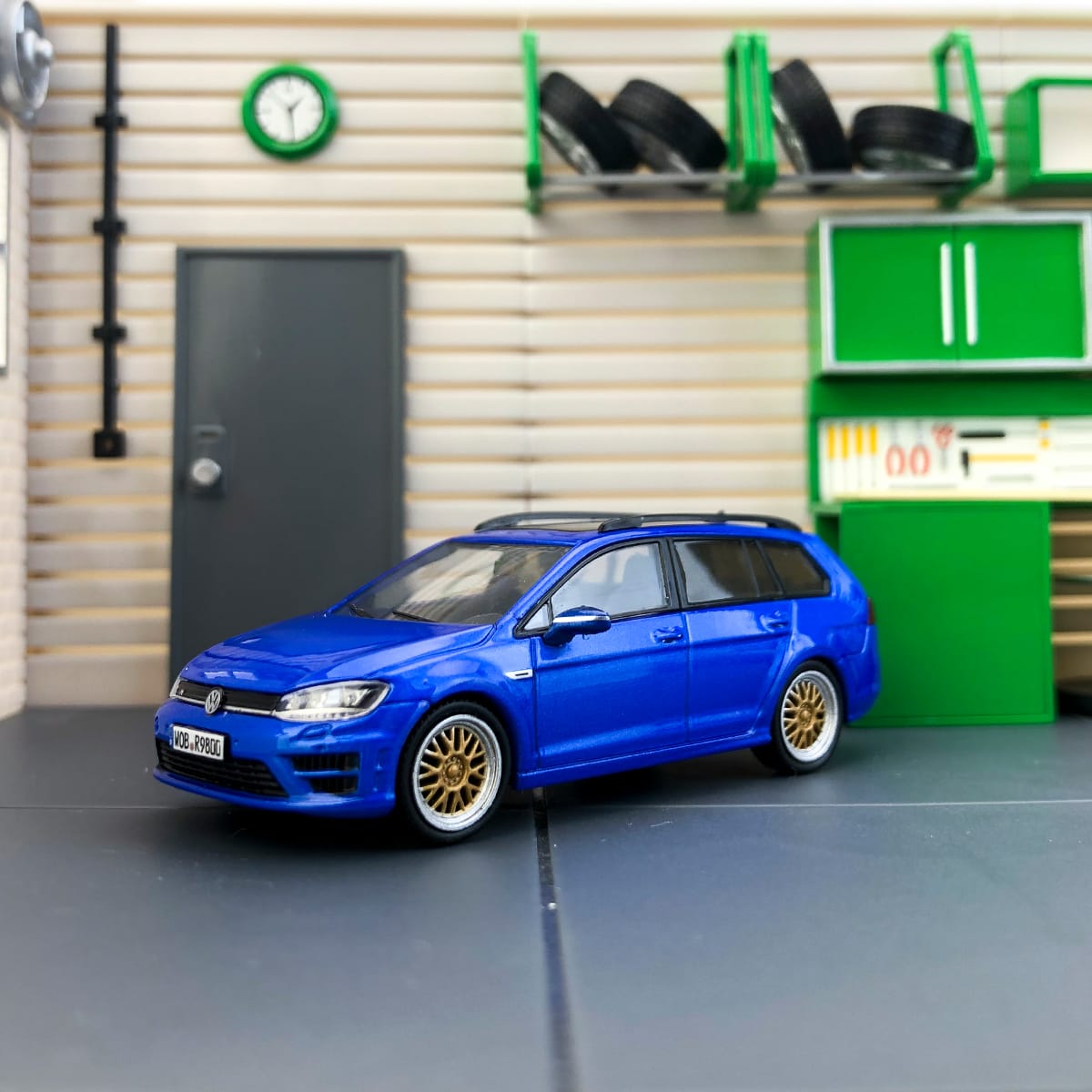 ZOOM 1/64 VW Golf Blue or Green