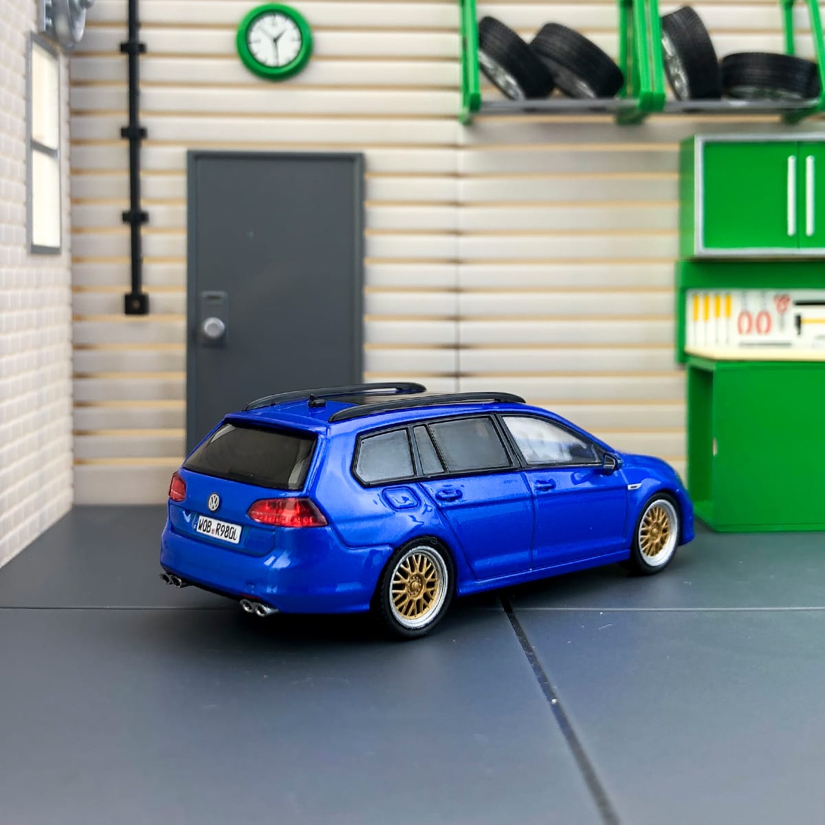 ZOOM 1/64 VW Golf Blue or Green