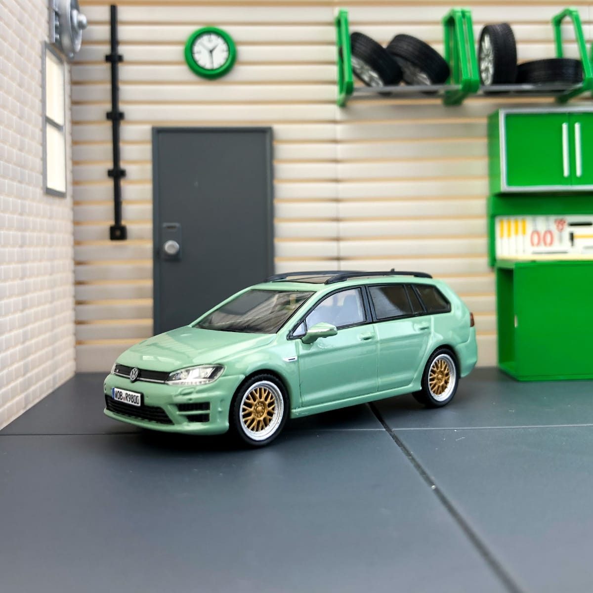ZOOM 1/64 VW Golf Blue or Green