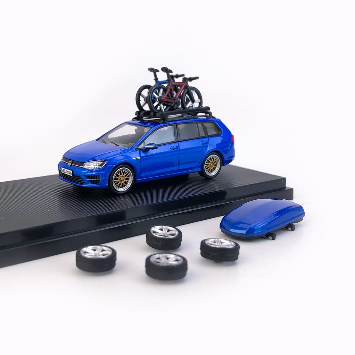 ZOOM 1/64 VW Golf Blue or Green