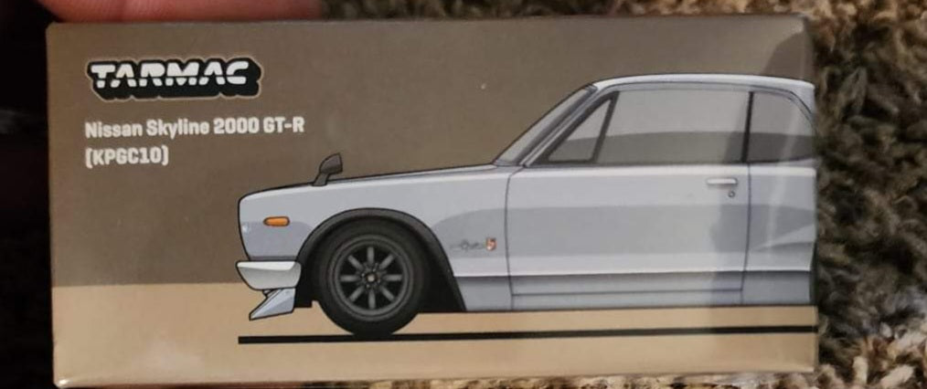 Tarmac Works Global64 Nissan Skyline 2000 GT-R in Silver